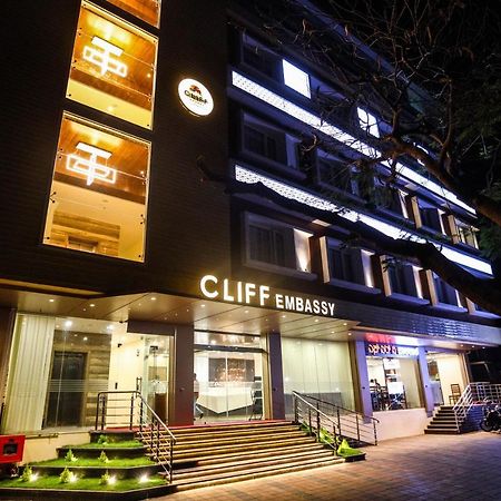 Cliff Embassy Banquet And Suites Simoga Kültér fotó