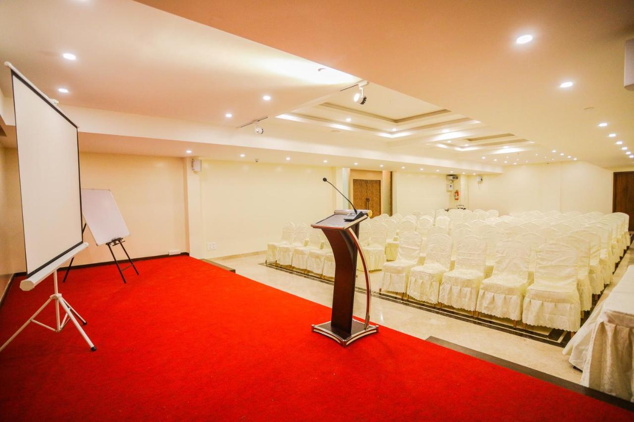 Cliff Embassy Banquet And Suites Simoga Kültér fotó