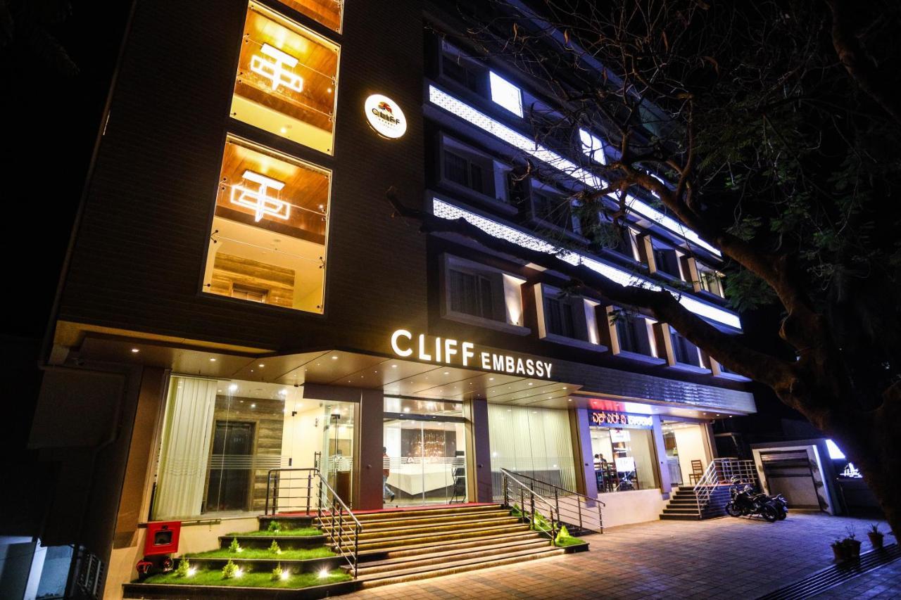 Cliff Embassy Banquet And Suites Simoga Kültér fotó