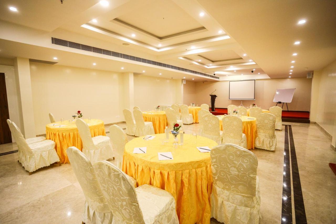 Cliff Embassy Banquet And Suites Simoga Kültér fotó