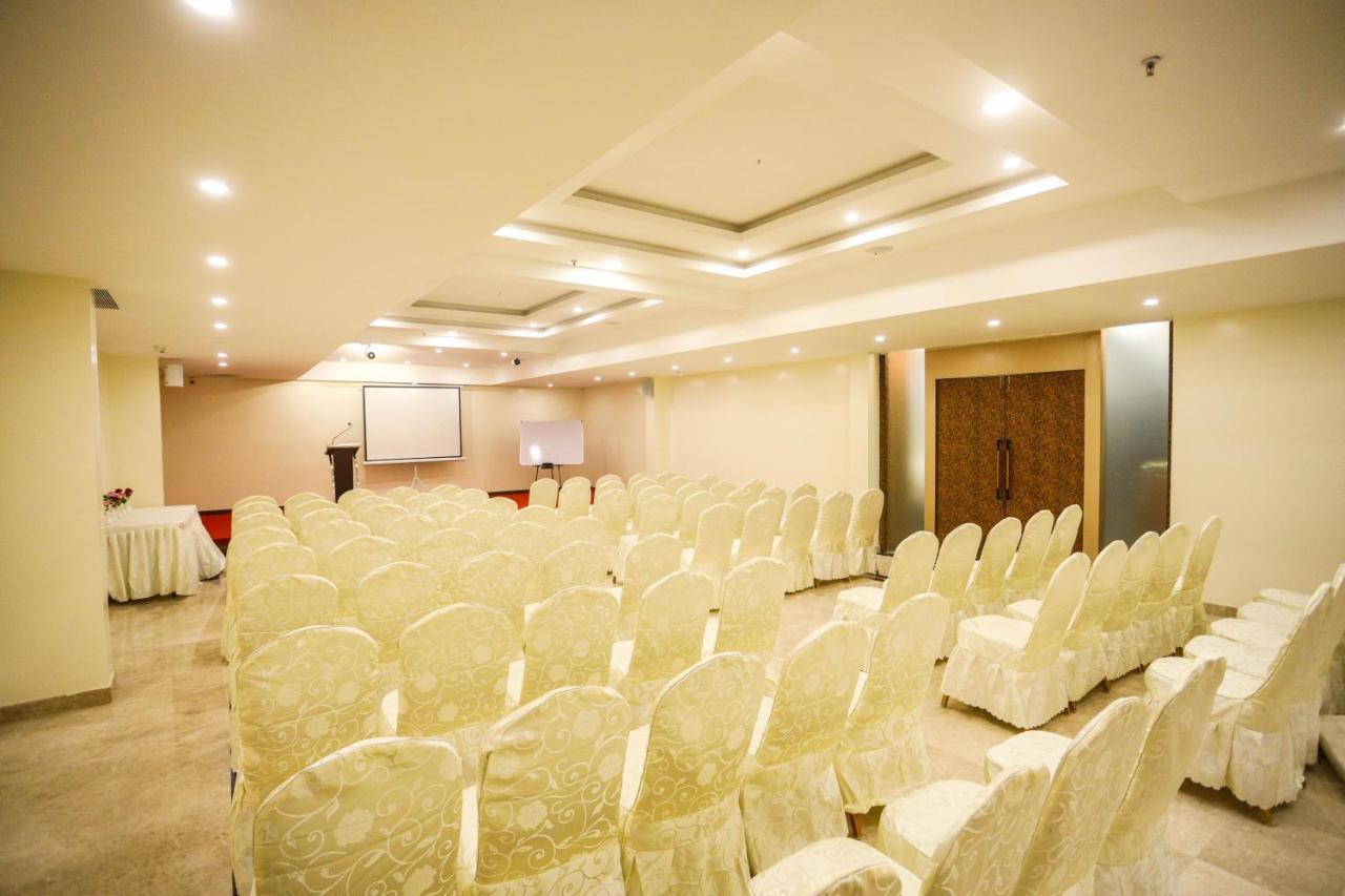 Cliff Embassy Banquet And Suites Simoga Kültér fotó