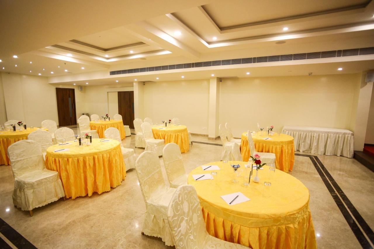Cliff Embassy Banquet And Suites Simoga Kültér fotó