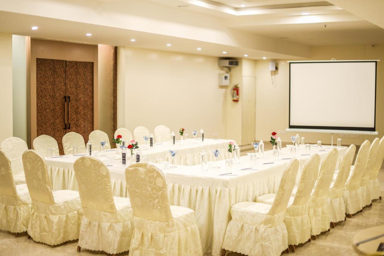 Cliff Embassy Banquet And Suites Simoga Kültér fotó